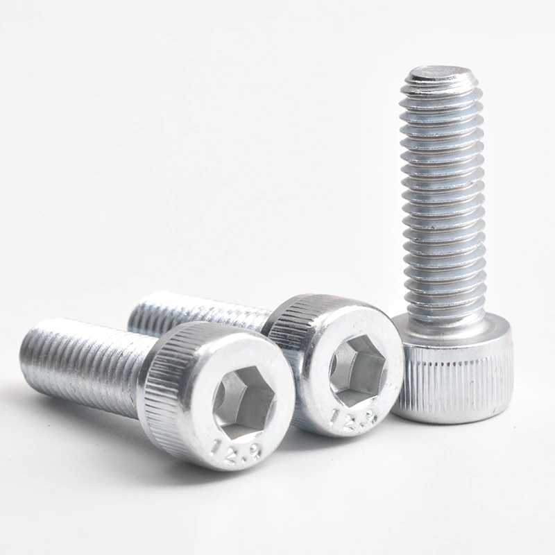 Quelles sont les applications spécifiques des vis de capuchon de tête de socket hexagonal galvanisé?